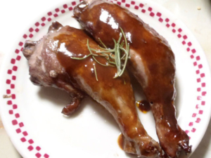 赤ワイン仕立てのローストチキン