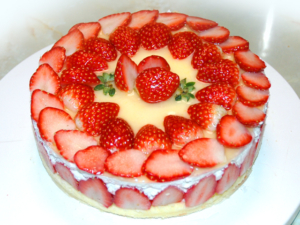 苺の断面が見えるクリスマスケーキ