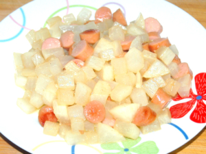 コロコロ大根とソーセージのジャーマン炒め