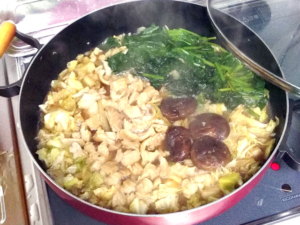 ラーメンスープで簡単モツ鍋