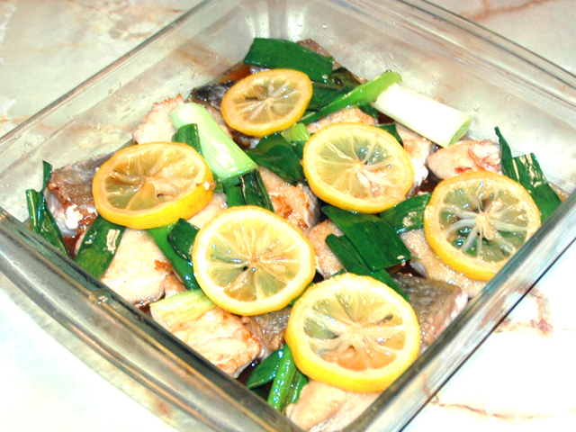 揚げ焼き鮭のレモンマリネ