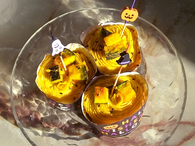 シフォン生地の南瓜カップケーキ