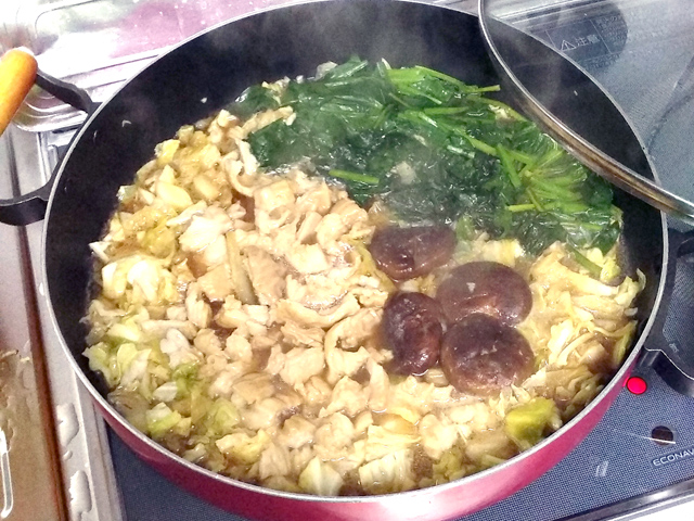 ラーメンスープで簡単モツ鍋