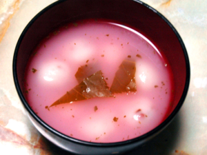 さくら餡と白玉のサラサラ汁粉