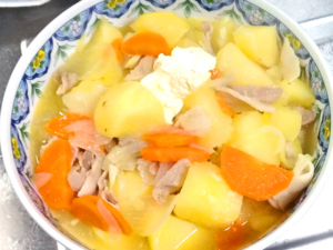 豚バラ薄切り肉の塩バター肉じゃが