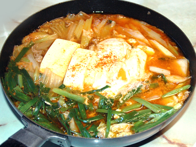 スンドゥブチゲ風!牛肉と白菜の辛味噌鍋