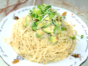 簡単に作れるアボカドクリームパスタ