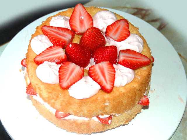 ホワイトチョコクリームのシフォンケーキ