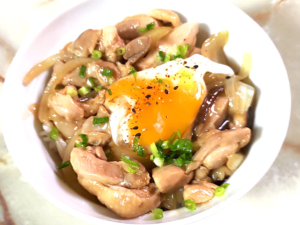 卵でとじない？親子丼の温泉卵乗せ