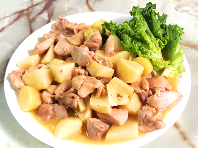 鶏ももとじゃがいものカルボナーラ風