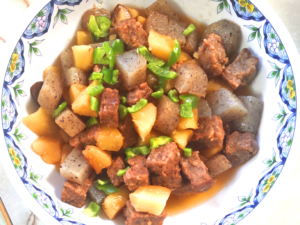 ポテトとこんにゃくのサイコロステーキ