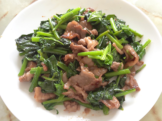 豚こまとほうれん草のごまみそ炒め