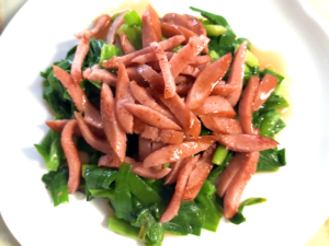 にらとソーセージの和風サラダ