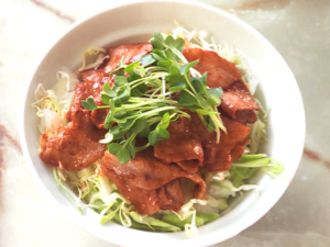 豚バラ薄切りのポークチャップ丼