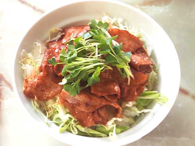 豚バラ薄切りのポークチャップ丼