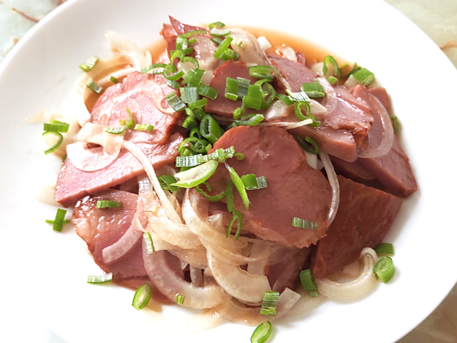 レンジで完結!市販の焼き豚のアレンジサラダ