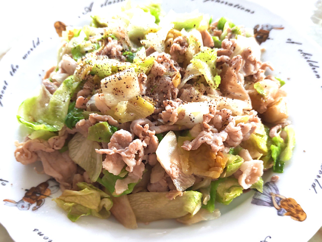 初夏の豚こまとレタスの塩炒め