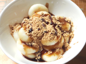 きなこと黒蜜たっぷりの牛乳餅