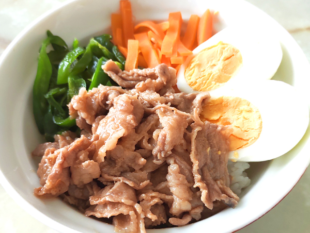 豚こまと夏野菜のビビンバ風丼