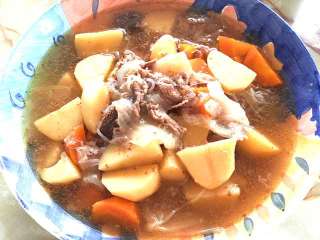 牛こまとゴロゴロ野菜の洋風肉じゃが