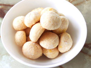 レモンを使って！フルーティなスノーボールクッキー