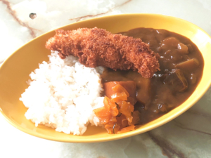 ささみカツ乗せの謎肉風カレー