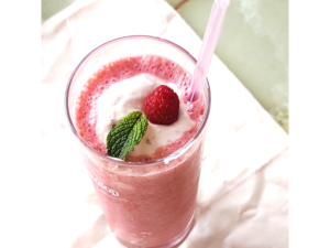 甘酸っぱさが癖になる？ラズベリーのフラッペ