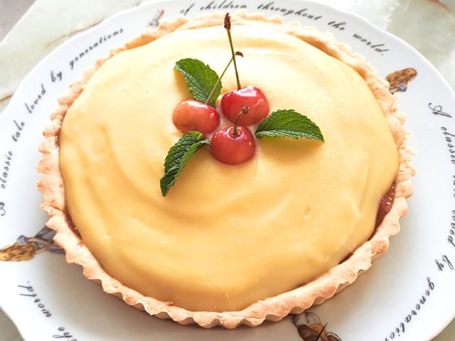 さくらんぼとカスタード乗せタルト