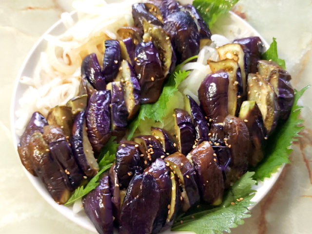 加茂なすと玉ねぎのたたき風