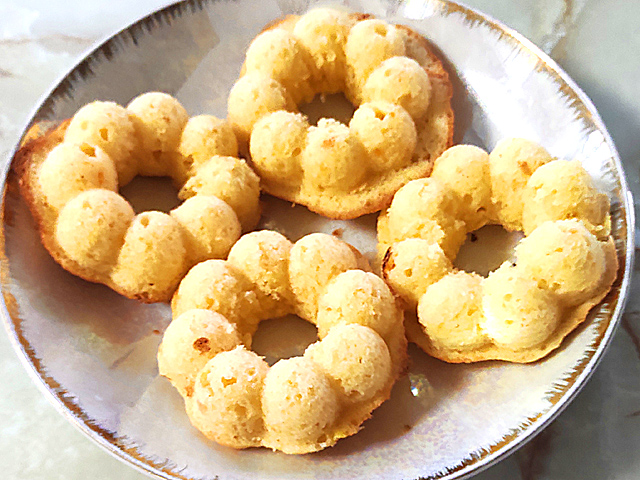 オレンジのポンデリング焼きドーナツ