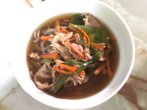 シンプルなネギと豚こまの肉そば