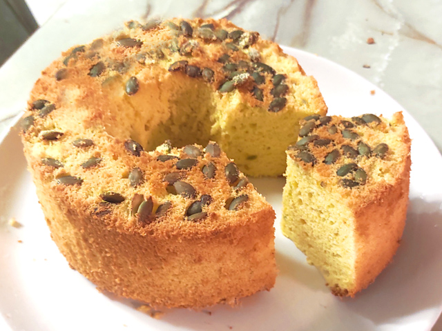 種が香ばしいかぼちゃのシフォンケーキ