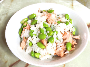 枝豆ゴロゴロ鮭の混ぜご飯