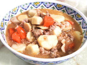 優しい味わいの里芋と豚こまの味噌煮