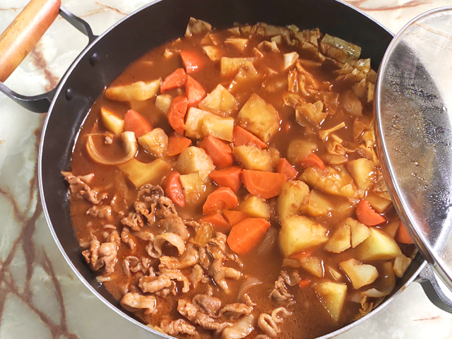 ドミグラスソース缶で作る！洋風ポークキャベツ鍋