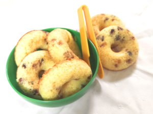 ドライフルーツで！シリコン型からの焼きドーナツ