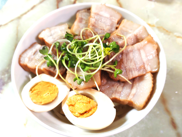 圧力鍋だから柔らかい！豚バラチャーシュー丼