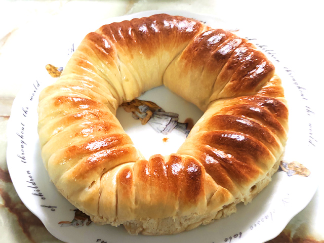 ホームベーカリーで！ケーキ型で餡子入りリングパン