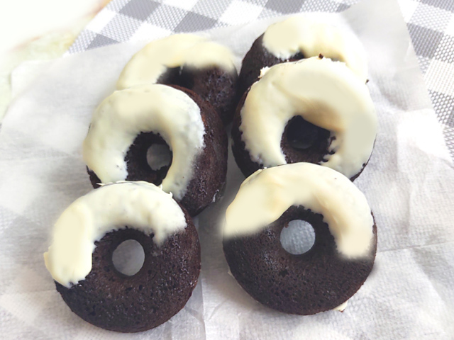 バレンタインに！チョコの焼きドーナツのチョコがけ