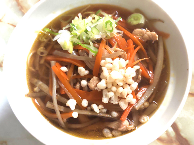 根菜たっぷり！ヘルシーで美味しい温蕎麦