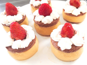 セルクルで！マンゴープリンサンドのミニケーキ