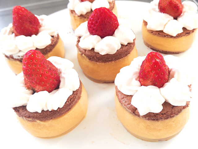 セルクルで！マンゴープリンサンドのミニケーキ