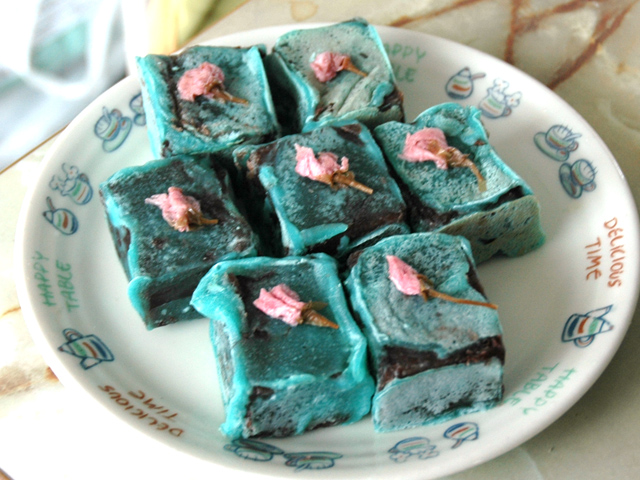 氷の大地に咲く花！水色のシンプルきんつば