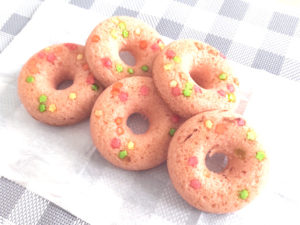 100均を活用！ラズベリーパウダーの焼きドーナツ