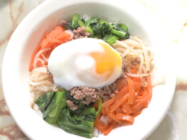 簡単韓国風！小松菜とひき肉のビビンバ丼