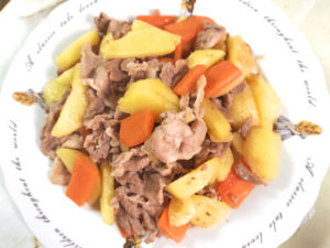 レンジで時短！豚こまとじゃがいものコンソメ炒め