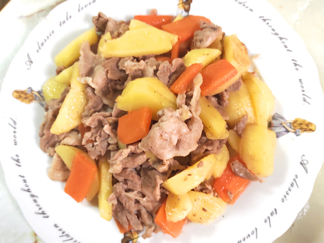 レンジで時短！豚こまとじゃがいものコンソメ炒め