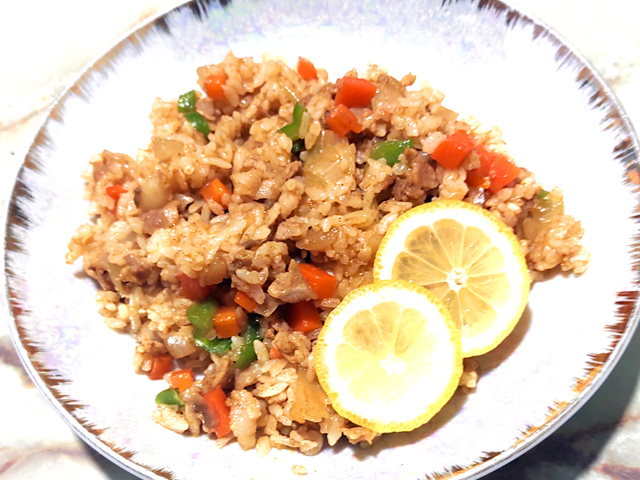 レトロな喫茶店風？豚こまと野菜のドライカレー