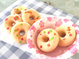 フルーティな香り！レモンのシンプル焼きドーナツ