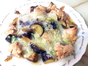 たっぷりのあんで！鶏モモとナスのネギ塩あんかけ
